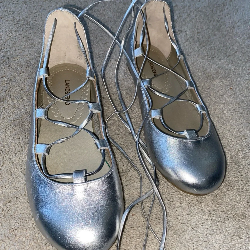 Lands' End kids Girls Size 2 Metallic Silver Ballet Flats lace up